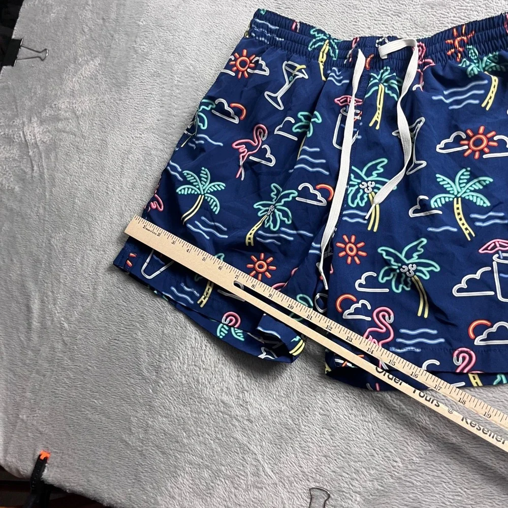 Chubbies Mens Large Swim Trunks Navy Neon Flamingo Palm Tree 5.5 Inseam Shorts